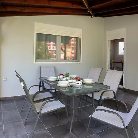 Hébergement de vacances House Loana *